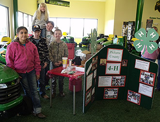 4-H’ers Help Out At Ag Day